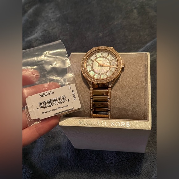 Michael kors rose gold watch - Picture 4 of 4